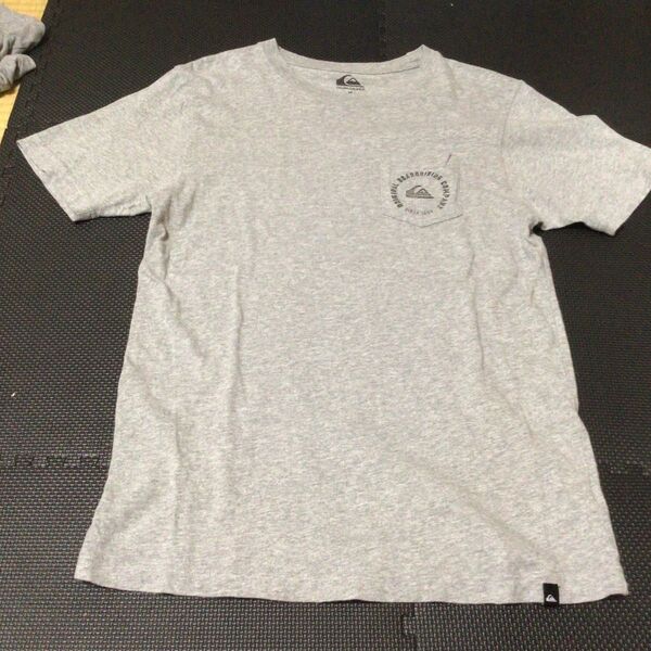 クイックシルバー QUIKSILVER 半袖Tシャツ ポケットTシャツ コットン グレー 灰色 Mサイズ サーフィン ビンテージ風