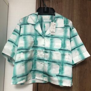 SENSE OF PLACE新品5500円サテンオープンカラークロップドシャツ