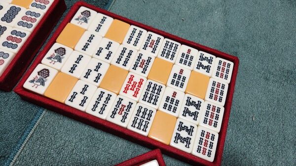 麻雀牌一式セット マージャンパイ 点数棒 麻雀一式 赤牌有り まーじゃんぱい 牌 点棒 一括 麻雀牌 一式 セット 赤牌入り