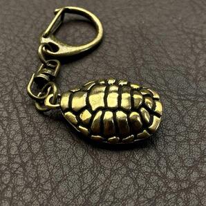 真鍮 キーホルダー キーリング ヴィンテージ ビンテージ 金色 アンティーク レトロ 真鍮製 ペンダントトップ 置物 チャーム 亀 カメ 甲羅95