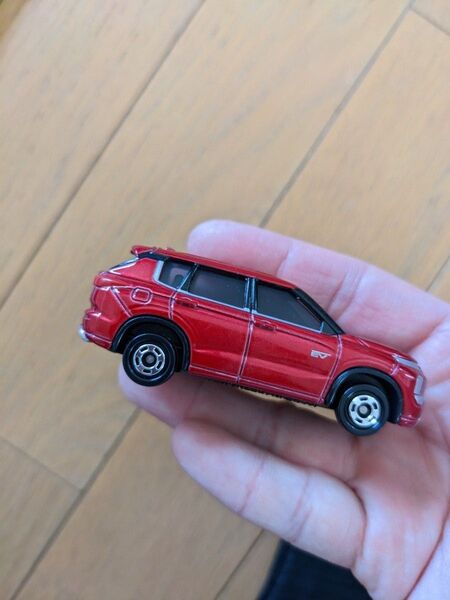 トミカ No.10 MITSUBISHI アウトランダーPHEV
