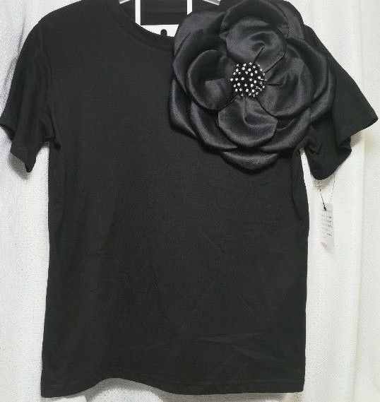 新品未使用 VERITE 個性的 キラキララインストーンビックフラワーモチーフTシャツ ブラック