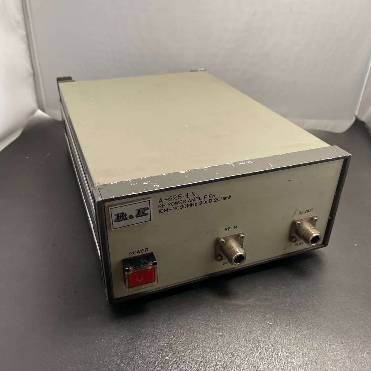 「2FT11」R&K RFパワーアンプ 増幅器 10M~3000MHz 30dB 200mW A-625-LN 現状出品 動作未確認