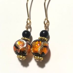 No.195 こちらのピアスはサージカルステンレス製フックを使用しております。ハンドメイド ほたるガラス 蛍 ガラス ビーズ