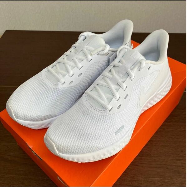 NIKE ナイキ レボリューション 5 ホワイト レディース スニーカー 新品未使用タグ付き 箱あり