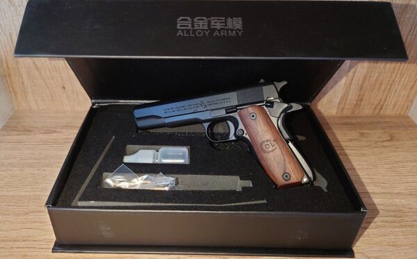 精巧1/2スケール ミニチュアモデルガン コルトM1911 ガバメント 木製グリップカスタム ブラック