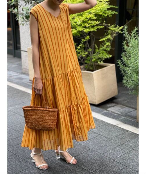 新品 タグ付 BEARDSLEY ビアズリー ストライププリントティアードワンピース ドレスワンピ ノースリーブワンピース 手洗可