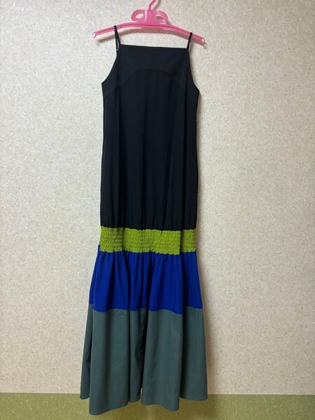 UN3D. LOW GATHER FLARE CAMI OP