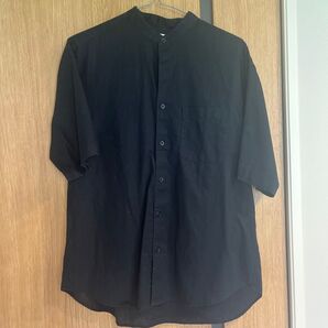 黒シャツ