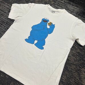 ユニクロ UT×KAWS セサミストリート クッキーモンスター コラボ Tシャツ