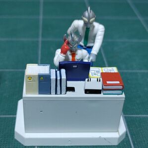 ウルトラマン サラリーマン フィギュア 2種