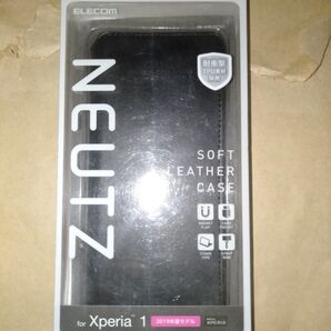 エレコム Xperia 1 ブラック ソフトレザーケース/磁石付 コーナーにエアクッションを使用