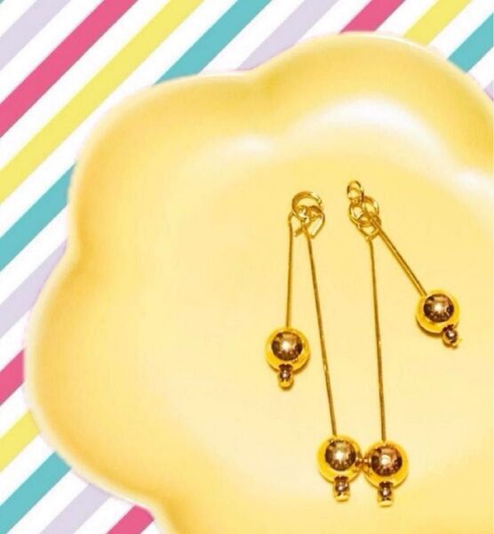 ゴールド 金 アシンメトリー ピアス イヤリング シンプル