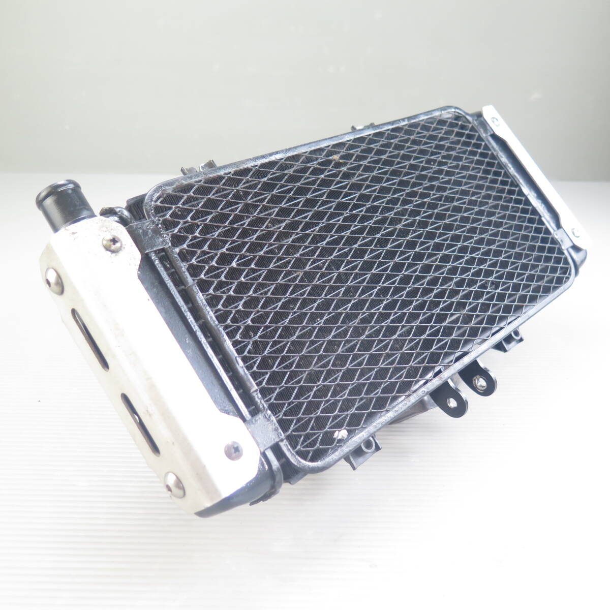 バンディット250 GJ74A-116xxx の ラジエター *1606273731 中古 バンディット250 GJ74A-116xxx の ラジエター *1606273731 中古