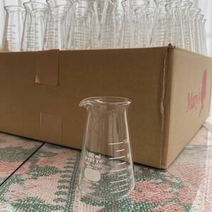 格安 コニカルビーカー 100ml 目安目盛付 PYREX IWAKI GLASS UNDER LIC. MADE IN JAPAN 12個入1箱 未使用