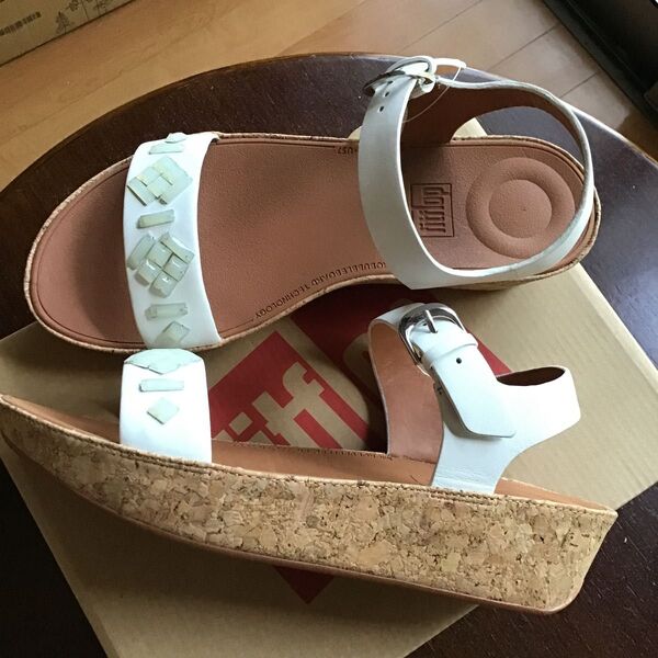 新品☆fitflop☆フィットフロップ☆クリスタル☆バックストラップ☆サンダル☆白☆24㎝☆コルク台