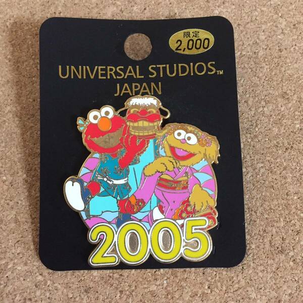 エルモ＆ゾーイ＆獅子舞の2005年、限定2000のピンバッジ！USJ★希少