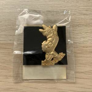  Disney daisy Duck Gold pin badge brass * beautiful goods 