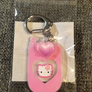 新品 未開封 サンキューマート ハローキティ アクリルキーホルダー ガラケー