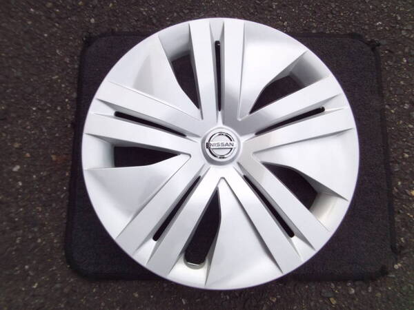 リーフホイールキャップ純正16インチ:ZAA-ZE1(4681)中古品:約500㎞走行商品:美品:1枚