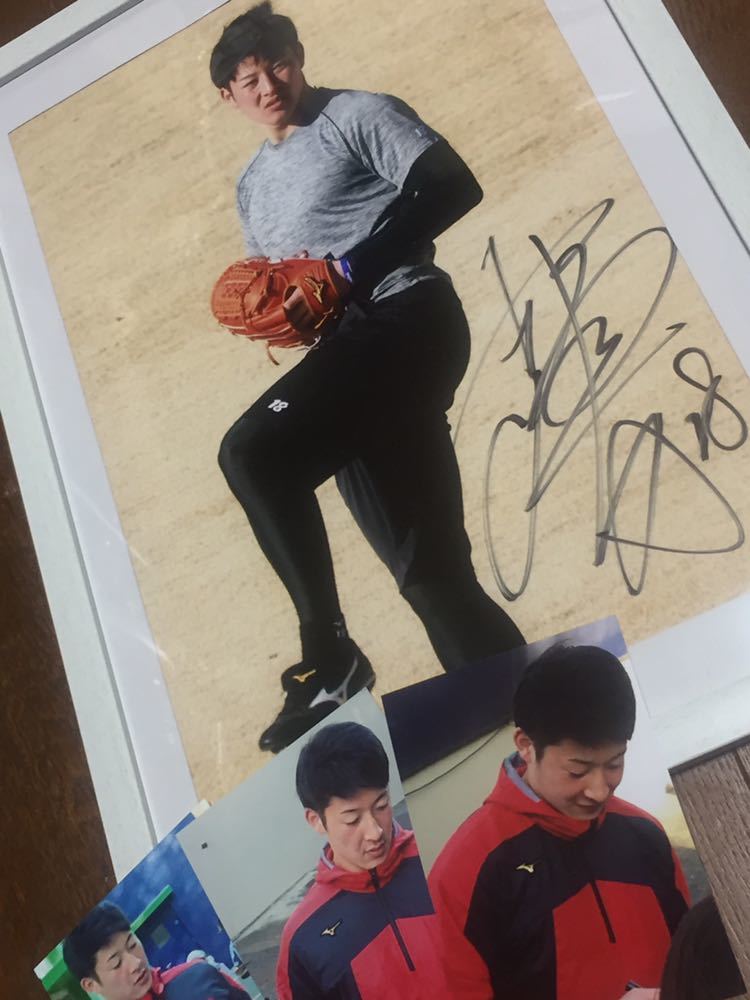 Hokkaido Nippon-Ham Fighters 18 Yoshida Teruhoshi Autographed 4-cut wide photo Framed Not for sale One-of-a-kind (with photo) 2019.1 Kamagaya Newcomer Joint Voluntary Training, baseball, Souvenir, Related Merchandise, sign