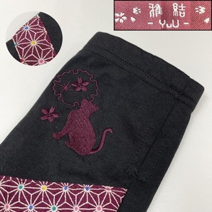 雅結-YuU- 左手用 ブラック×パープル 猫と桜アームカバー レディース日焼け冷房コットン混和柄桜 刺繍ねこ親指抜き みやびむすび