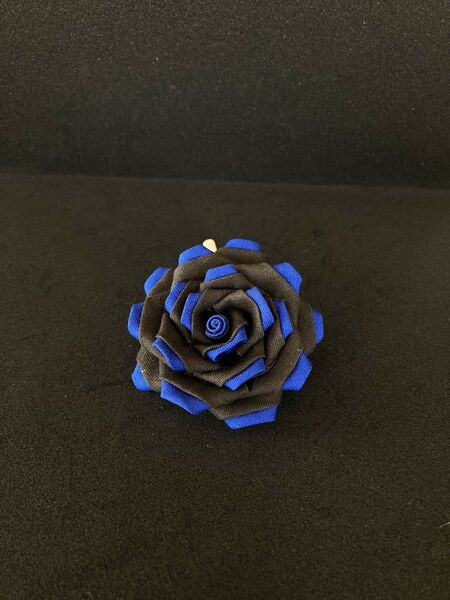 つまみ細工 薔薇のポニーフック*青黒薔薇*