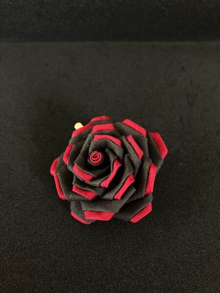 つまみ細工 薔薇のポニーフック*赤黒薔薇*