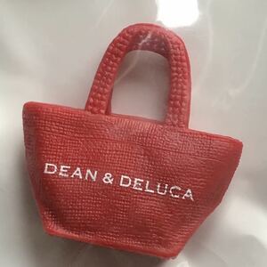 ディーンアンドデルーカ・ホリデートートレッドDEAN & DELUCA TOTE BAG HOLIDAY REDのキッチンマグネット2個