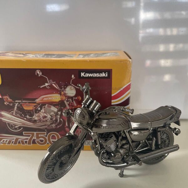 世界の名車シリーズ KAWASAKI カワサキ レッドバロン