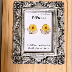 再販4 ミニひまわりビジュー ピアス イヤリング