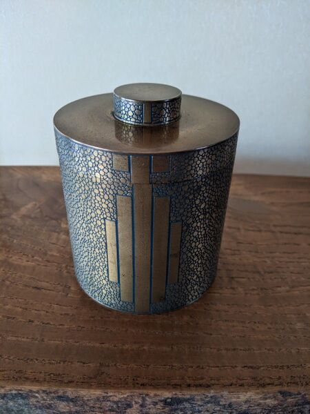 昭和レトロ小物入 円筒金属製 (卓上タバコ入れ?)