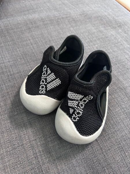 adidas サンダル ベビー