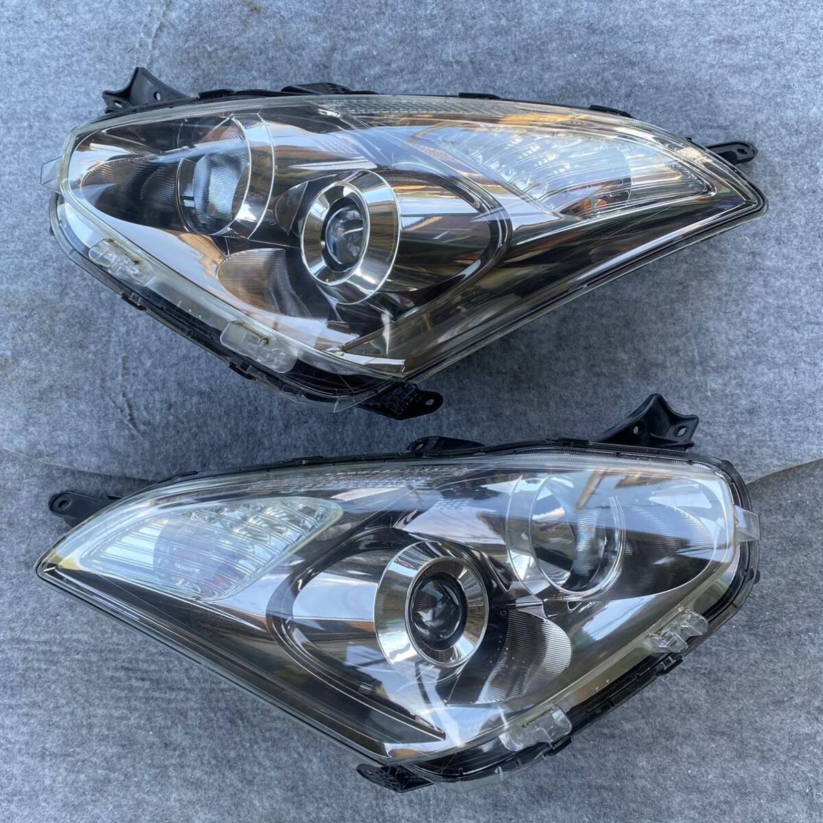 トヨタ ウィッシュ 10 ZNE10 HID 右左ヘッドライト セット - メルカリ