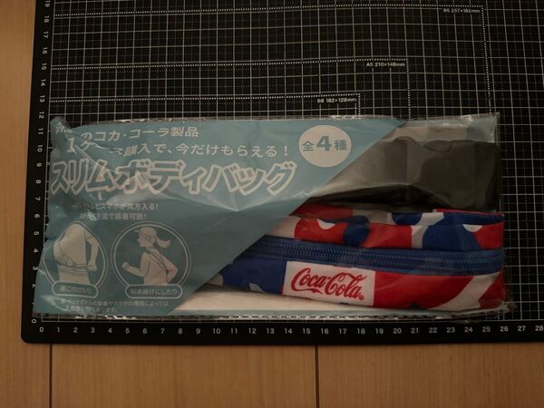 コカ・コーラ スリムボディバッグ 赤青