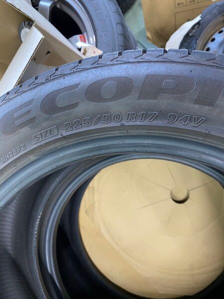 タイヤ225/50/R17 94V 2本。残量6.2mm.1本パンク修理済み