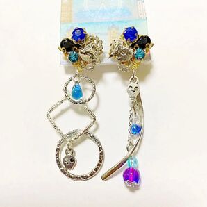 歯車と揺れるミニスカルのイヤリング / ピアス