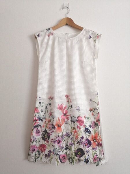 【新品】ノースリーブ花柄ワンピース