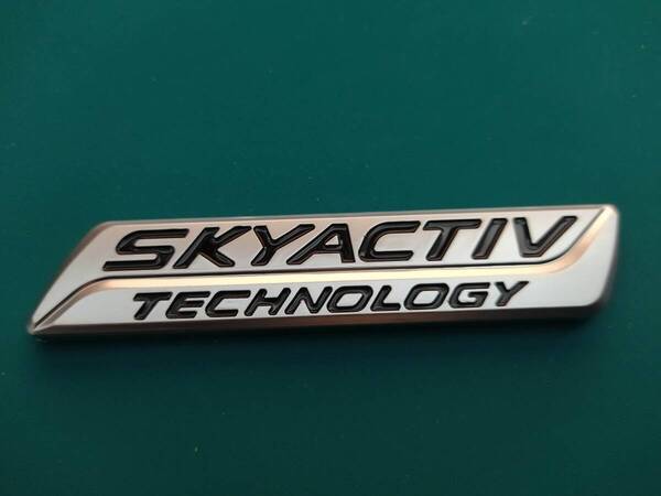 【ゆうパケット送料込】SKYACTIV(スカイアクティブ) エンブレム メッキシルバー 縦2cm×横10.2cm×厚さ2~4mm MAZDA マツダ