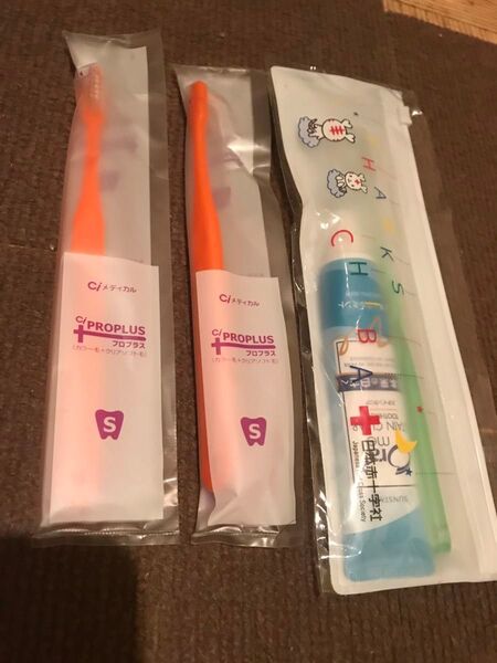 携帯用歯ブラシセットと、 CiPRO 2本