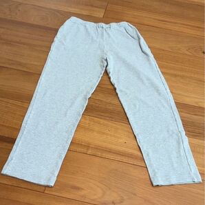 シンプルなスウェット H