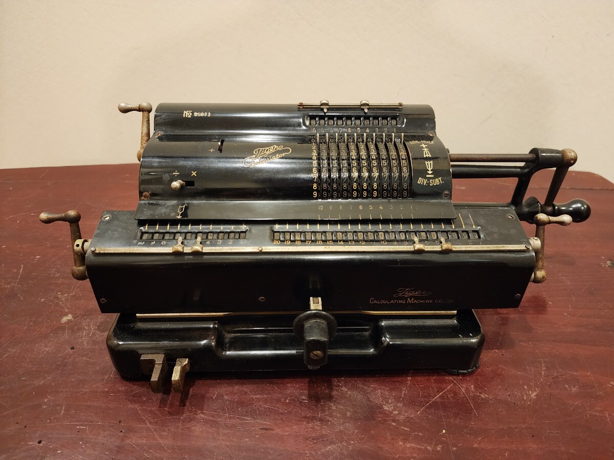 タイガー手回し計算機 黒 Tiger CALCULATING MACHINE 昭和レトロ タイガー手回し計算機 黒 Tiger CALCULATING MACHINE 昭和レトロ