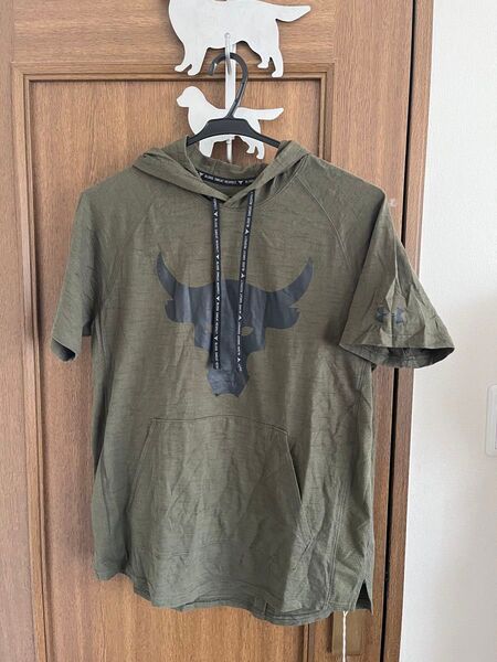未着用 アンダーアーマー プロジェクトロック 半袖フードTシャツ Mフーディー
