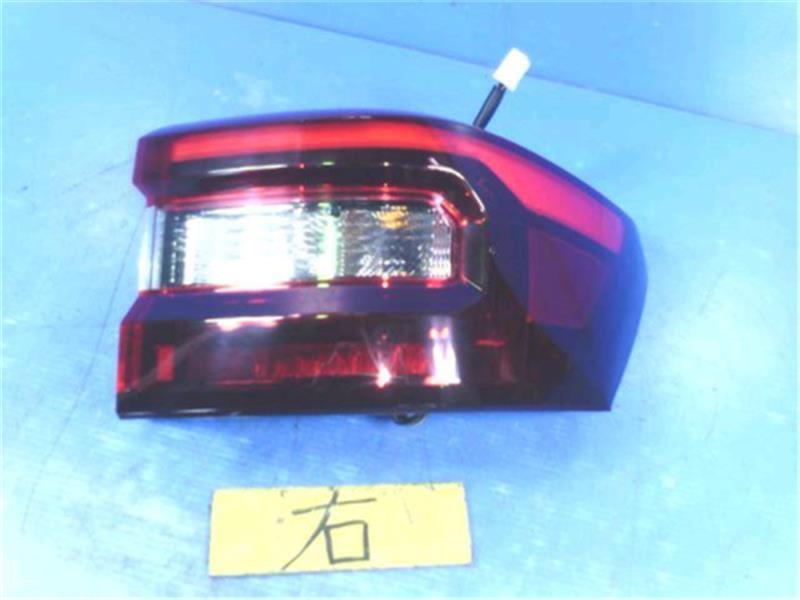 トヨタ 純正 ライズ 《 A200A 》 右テールランプ 81551-B1200 P30300-24012379