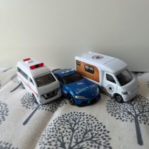 トミカ 3点セット 救急車とNo.117、No.33