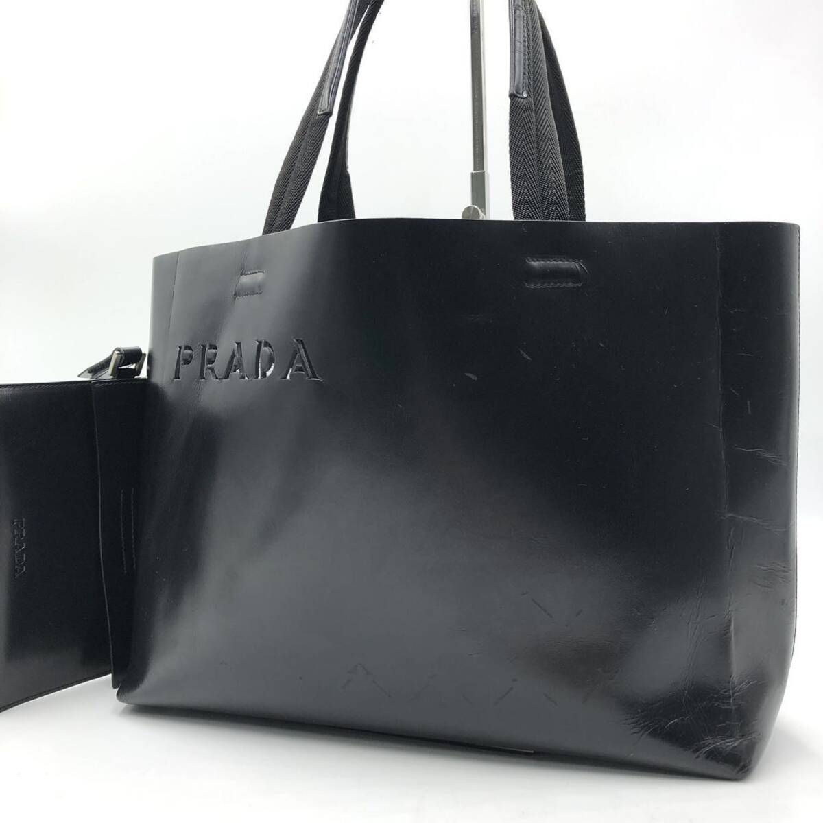 【極美品】プラダ ロゴ型押し カットワーク カーフレザー ショルダーバッグ 赤 【極美品】プラダ ロゴ型押し カットワーク カーフレザー ショルダーバッグ 赤