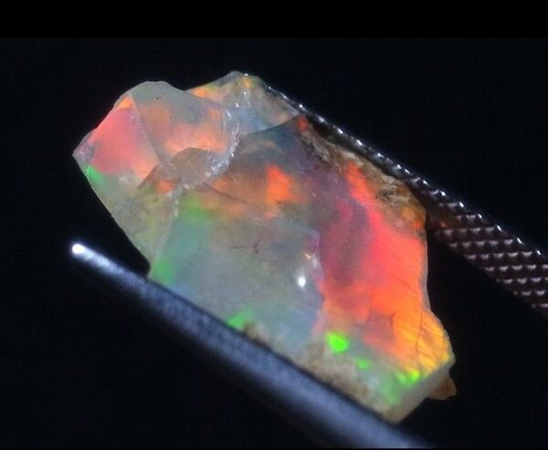 【L13】天然クリスタルオパール母岩付き原石 新品エチオピア産 約4.15ct 非加熱未処理