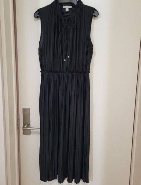 H&M プリーツ ワンピース 黒 エイチアンドイム