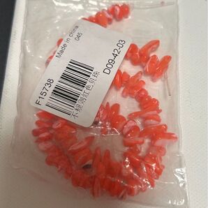 パーツ 貝殻ビーズ 不規則な大きさ 赤系
