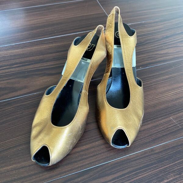 シャルルジョルダン ゴールド パンプス